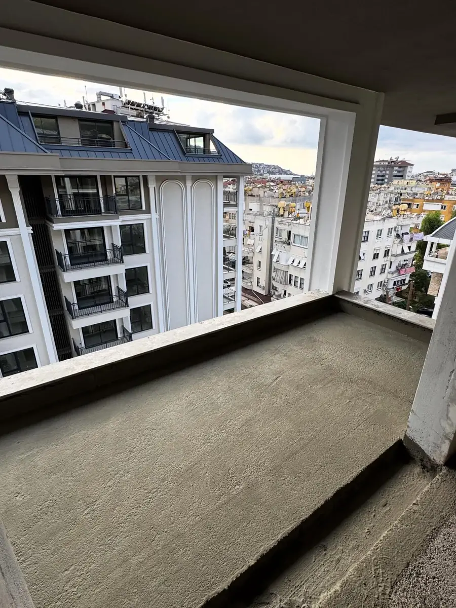 Balkon zemininde çimento esaslı sürme su yalıtımı uygulaması